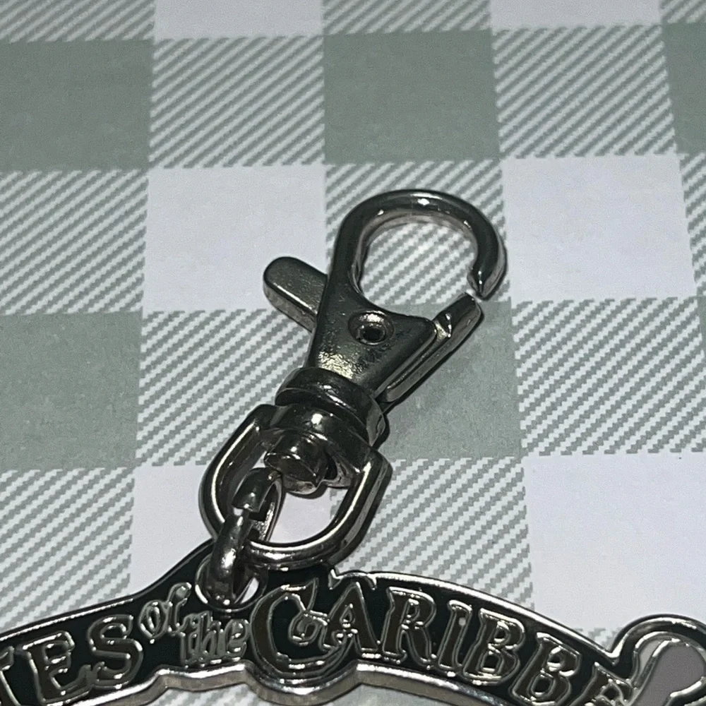 Disney Pirates of the Caribbean Skull Keychain